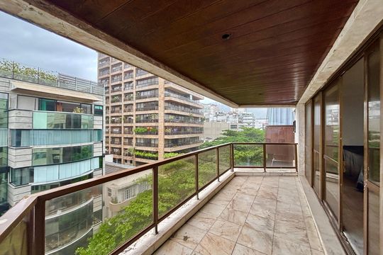 Varanda da sala de apartamento à venda com 5 quartos, 500m² em Leblon, Rio de Janeiro