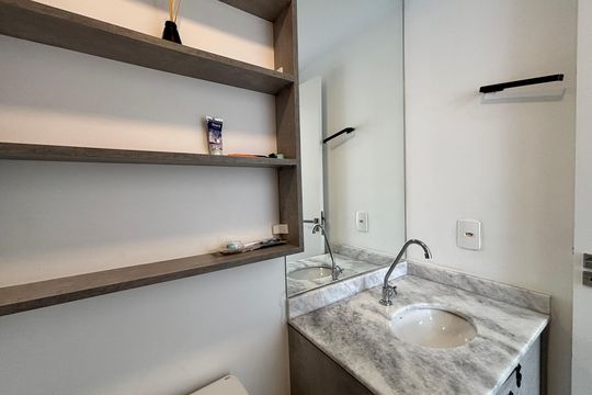 Banheiro da Suíte de kitnet/studio à venda com 1 quarto, 30m² em Vila Nova Conceição, São Paulo