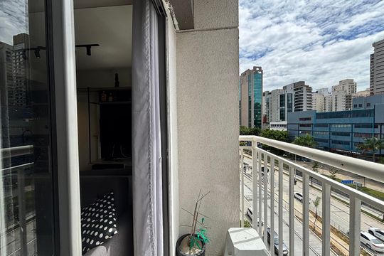 Varanda de kitnet/studio à venda com 1 quarto, 30m² em Vila Nova Conceição, São Paulo