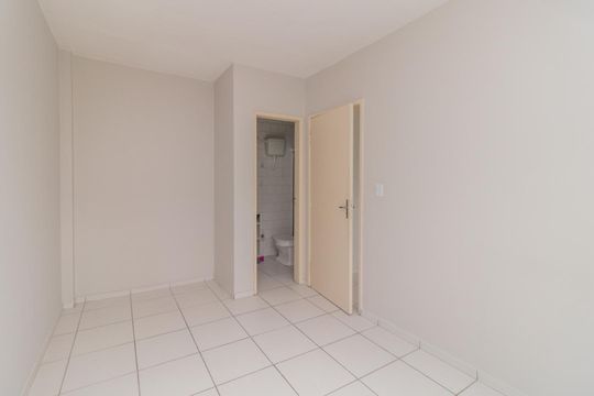 Quarto de apartamento à venda com 1 quarto, 42m² em Vila Nova, Porto Alegre