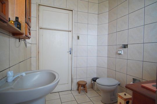 Banheiro Corredor de apartamento à venda com 3 quartos, 108m² em Cristo Redentor, Porto Alegre
