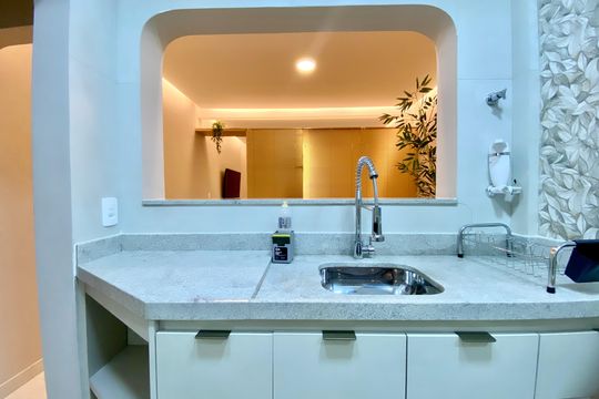 Cozinha de apartamento para alugar com 1 quarto, 42m² em Copacabana, Rio de Janeiro