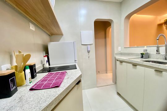 Cozinha de apartamento para alugar com 1 quarto, 42m² em Copacabana, Rio de Janeiro