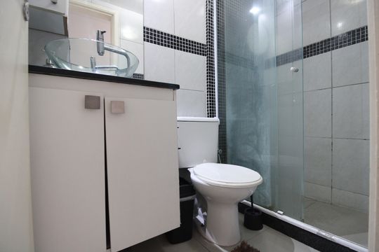 Banheiro social de apartamento à venda com 2 quartos, 69m² em Taquara, Rio de Janeiro