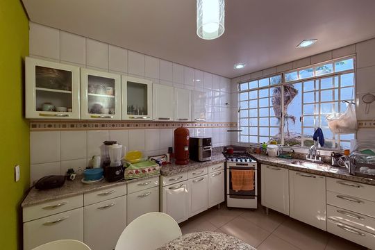 Casa à venda com 3 quartos, 171m² em Alto Caiçaras, Belo Horizonte