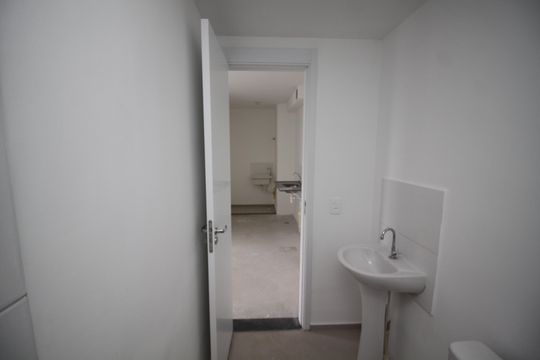 Banheiro de apartamento à venda com 2 quartos, 37m² em Vila Independencia, São Paulo