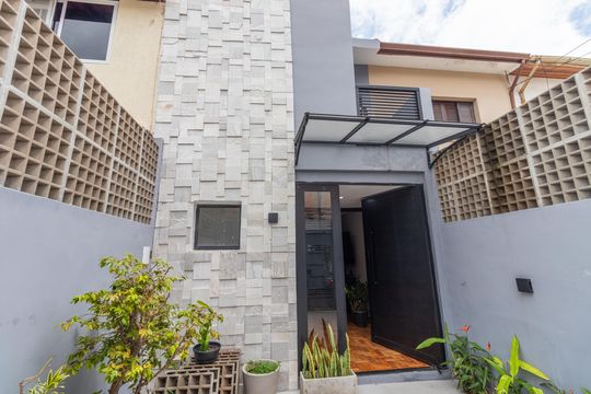 Fachada de casa à venda com 3 quartos, 110m² em Vila Leopoldina, São Paulo