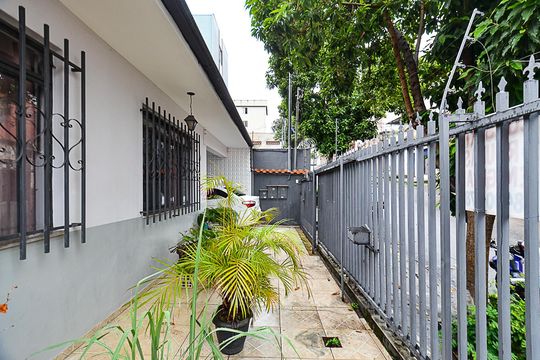 Entrada de casa à venda com 6 quartos, 312m² em Sagrada Família, Belo Horizonte