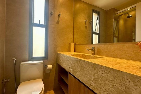 Banheiro de apartamento à venda com 2 quartos, 161m² em Funcionários, Belo Horizonte