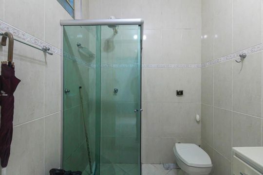 Casa à venda com 3 quartos, 158m² em Vila Paulo Silas, São Paulo