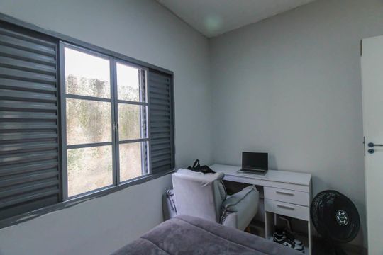 Casa à venda com 3 quartos, 158m² em Vila Paulo Silas, São Paulo