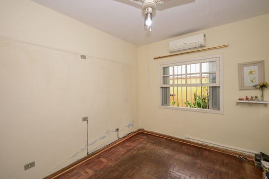Quarto 2 de casa à venda com 2 quartos, 150m² em Vila Santa Luzia, Taboão da Serra