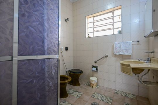Banheiro de casa à venda com 2 quartos, 150m² em Vila Santa Luzia, Taboão da Serra