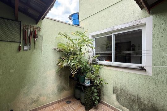 Casa à venda com 3 quartos, 114m² em Campo Grande, São Paulo