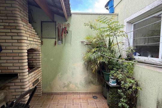 Casa à venda com 3 quartos, 114m² em Campo Grande, São Paulo