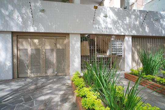 Fachada de apartamento à venda com 2 quartos, 70m² em Petrópolis, Porto Alegre
