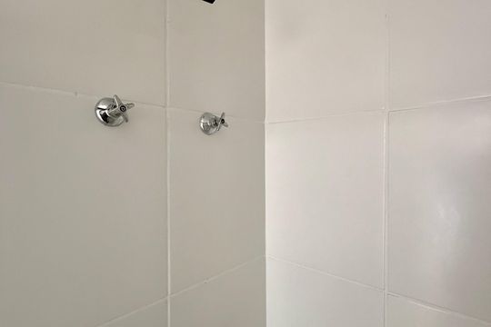 Banheiro  de apartamento à venda com 1 quarto, 30m² em Vila Ernesto, São Paulo