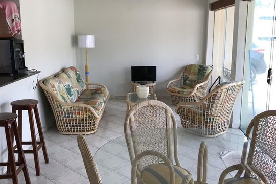Sala de casa para alugar com 3 quartos, 240m² em Balneario Praia do Pernambuco, Guarujá