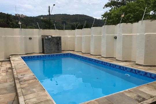 Área externa de casa para alugar com 3 quartos, 240m² em Balneario Praia do Pernambuco, Guarujá