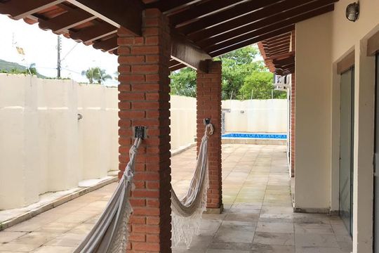 Área externa de casa para alugar com 3 quartos, 240m² em Balneario Praia do Pernambuco, Guarujá