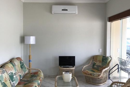 Casa para alugar com 3 quartos, 240m² em Balneario Praia do Pernambuco, Guarujá