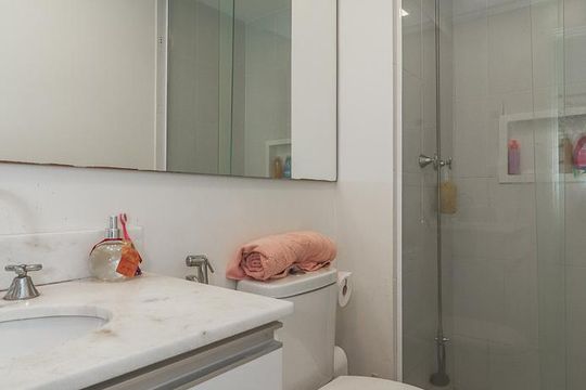 Banheiro de apartamento à venda com 3 quartos, 75m² em Jardim Carvalho, Porto Alegre