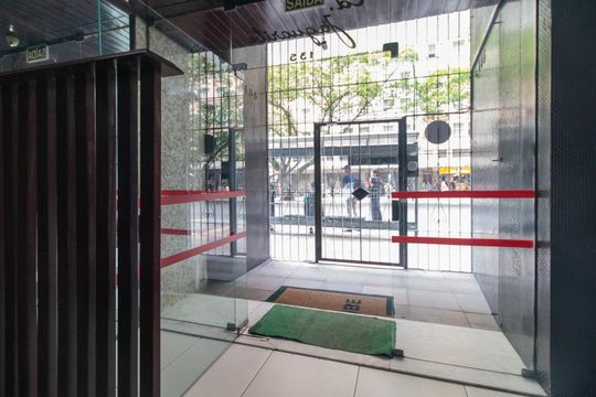 Hall social de apartamento para alugar com 2 quartos, 90m² em Centro Histórico, Porto Alegre