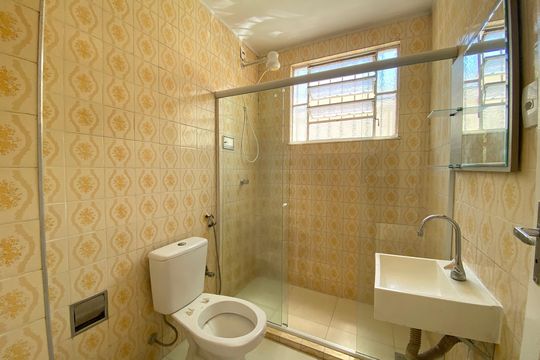 Banheiro de apartamento para alugar com 2 quartos, 62m² em Del Castilho, Rio de Janeiro