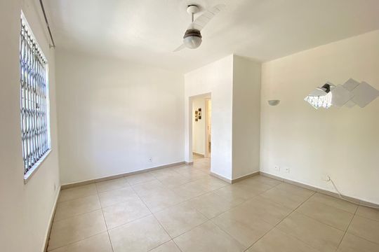 Sala de apartamento para alugar com 2 quartos, 62m² em Del Castilho, Rio de Janeiro