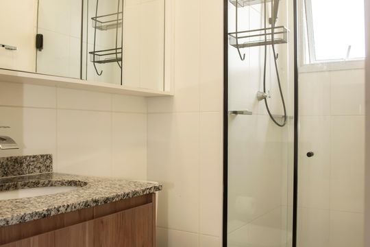 Banheiro de apartamento à venda com 2 quartos, 52m² em Vila Clementino, São Paulo