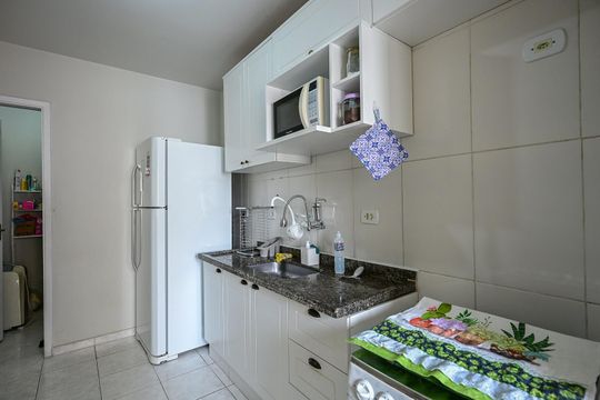 Cozinha de apartamento à venda com 2 quartos, 81m² em Jardim Henriqueta, Taboão da Serra