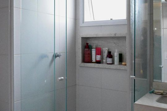 Banheiro de kitnet/studio à venda com 1 quarto, 30m² em Sumaré, São Paulo