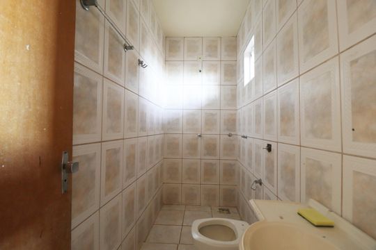 Banheiro Social 1 de casa para alugar com 4 quartos, 140m² em Marta Helena, Uberlândia