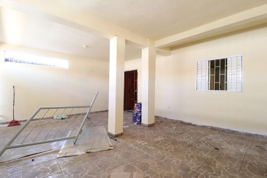 Garagem de casa para alugar com 4 quartos, 140m² em Marta Helena, Uberlândia