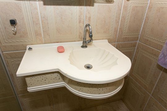 Banheiro de casa de condomínio à venda com 2 quartos, 103m² em Guaiauna, São Paulo