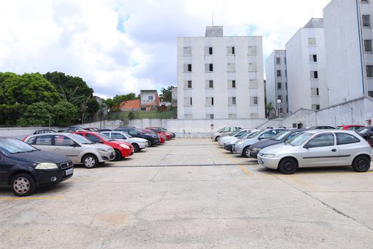 Área comum - Estacionamento de apartamento para alugar com 2 quartos, 43m² em Jardim Robru, São Paulo