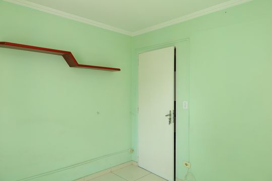 Quarto 2 de apartamento para alugar com 2 quartos, 43m² em Jardim Robru, São Paulo