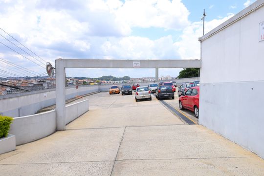 Área comum - Estacionamento de apartamento para alugar com 2 quartos, 43m² em Jardim Robru, São Paulo