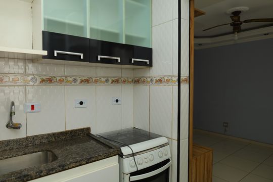 Cozinha de apartamento para alugar com 2 quartos, 43m² em Jardim Robru, São Paulo