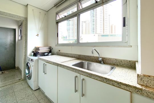 Área de Serviço de apartamento à venda com 3 quartos, 218m² em Vila da Serra, Nova Lima