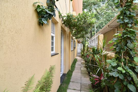Entrada comum de apartamento para alugar com 2 quartos, 60m² em Alto da Glória, Curitiba