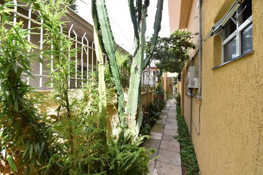 Entrada comum de apartamento para alugar com 2 quartos, 60m² em Alto da Glória, Curitiba