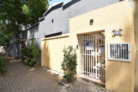 Fachada com Plaquinha de apartamento para alugar com 2 quartos, 60m² em Alto da Glória, Curitiba