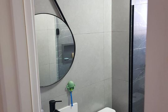 Banheiro de apartamento à venda com 2 quartos, 54m² em Centro, Osasco