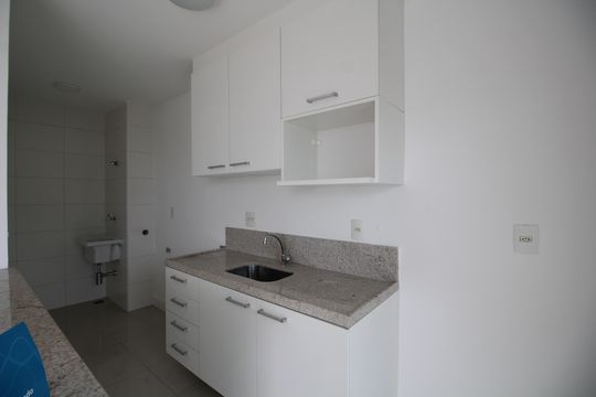 Cozinha de apartamento para alugar com 2 quartos, 79m² em Barra Olímpica, Rio de Janeiro