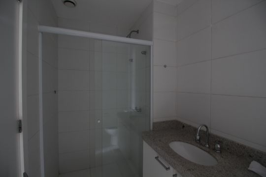Banheiro Suíte de apartamento para alugar com 2 quartos, 79m² em Barra Olímpica, Rio de Janeiro