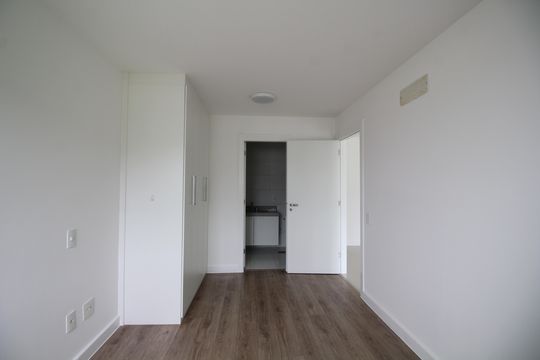 Suíte de apartamento para alugar com 2 quartos, 79m² em Barra Olímpica, Rio de Janeiro