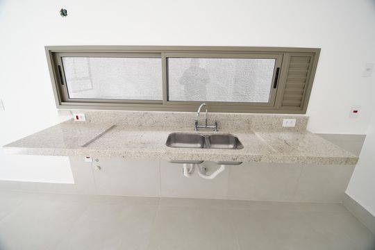 Cozinha de casa de condomínio à venda com 3 quartos, 155m² em Loteamento Santa Ana do Atibaia -- Sousas, Campinas