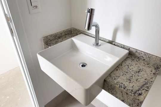 Banheiro de apartamento para alugar com 1 quarto, 45m² em Pinheiros, São Paulo