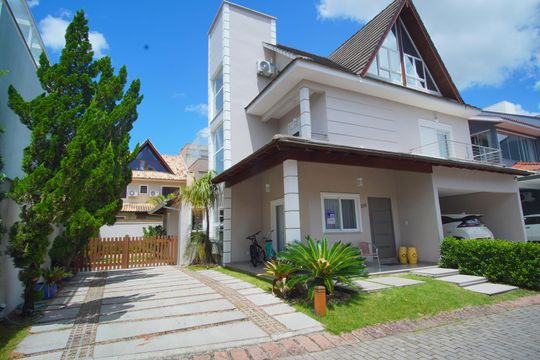 Fachada de casa de condomínio à venda com 3 quartos, 360m² em Sarandi, Porto Alegre